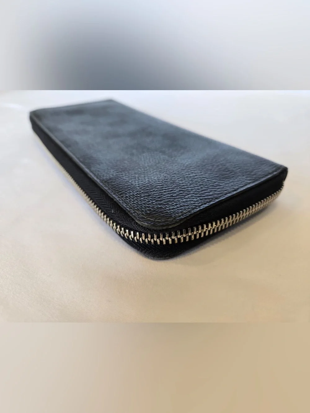 Authentic Louis Vuitton Damier Graphite Canvas Zippy Organizer Wallet